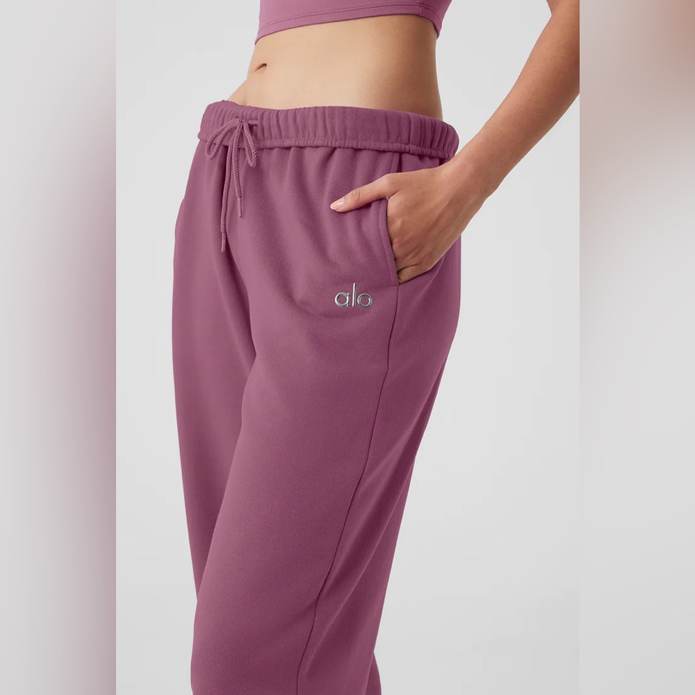 ALO - Accolade Straight leg sweatpants - Soft Mulberry - Small